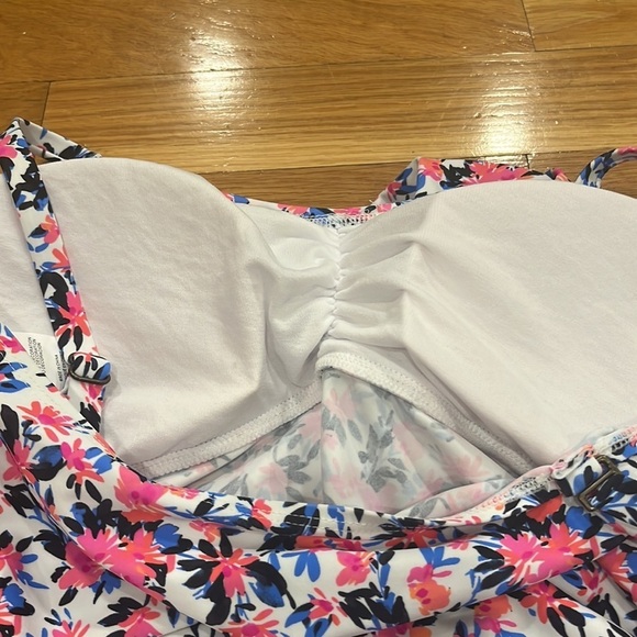 Island Escape womens ruffles floral swim top size 14. - Picture 6 of 6